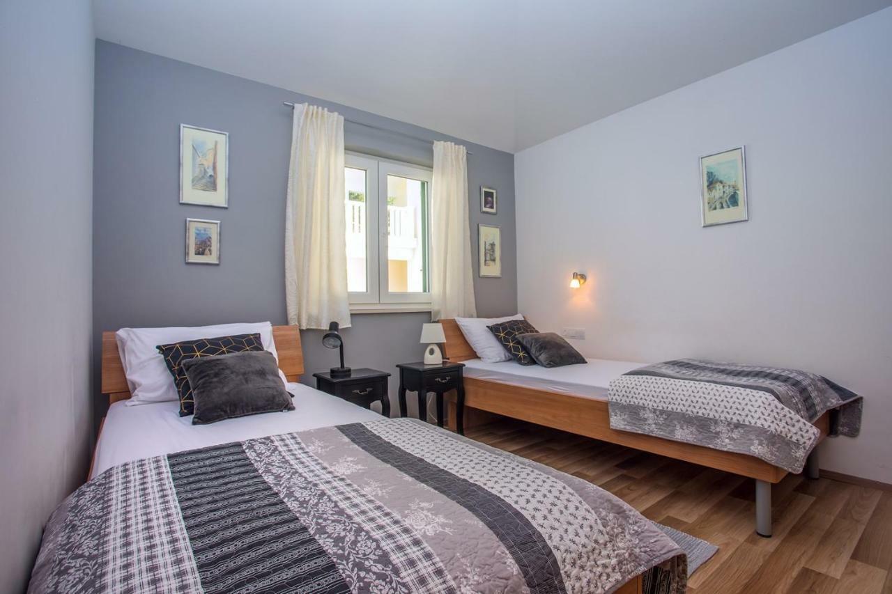 Villa Maslina, With Private 32M2Pool, Panoramic Views On 100Km Coastline, 12 Pax Lokva Rogoznica Exterior photo